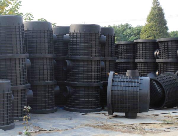 室內的排水管如何接入塑料檢查井？
